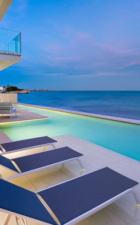 Bedda Matri: pool, Udendørs, Udvendige, Visninger