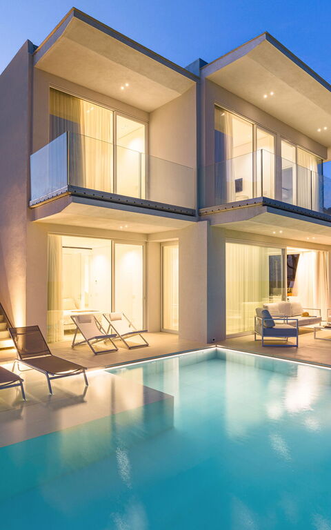 Bedda Matri: pool, Udendørs, Udvendige