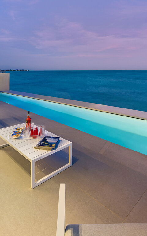 Bedda Matri: pool, Udendørs, Udvendige, Visninger