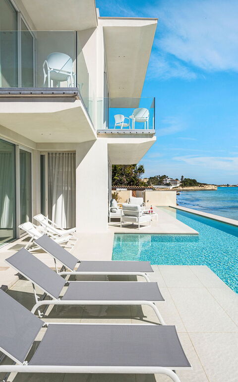 Bedda Matri: pool, Udendørs, Udvendige, Visninger