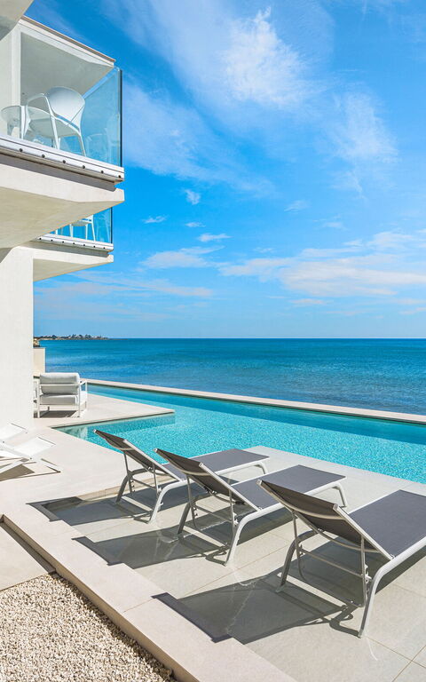 Bedda Matri: pool, Udendørs, Udvendige, Visninger