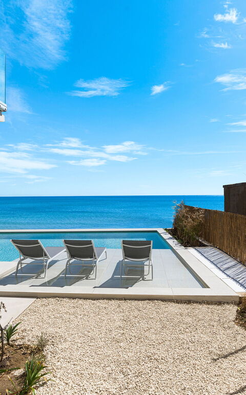 Bedda Matri: pool, Udendørs, Udvendige, Visninger