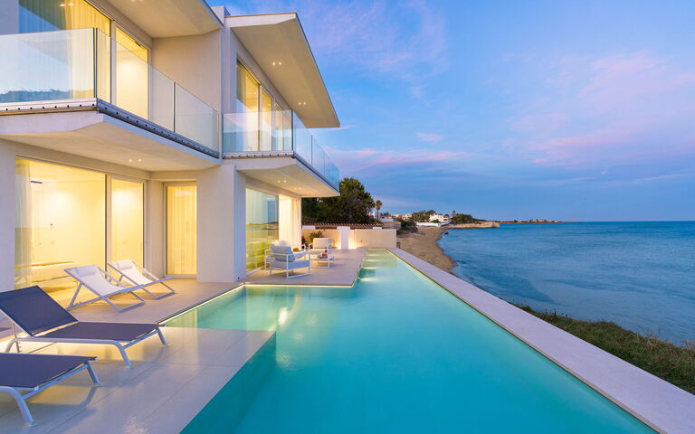 Bedda Matri: pool, Udendørs, Udvendige, Visninger