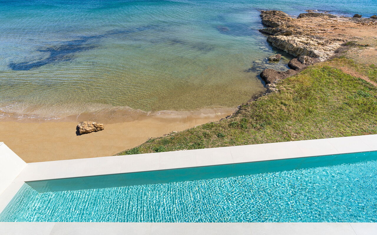 Bedda Matri: pool, Udendørs, Udvendige, Visninger