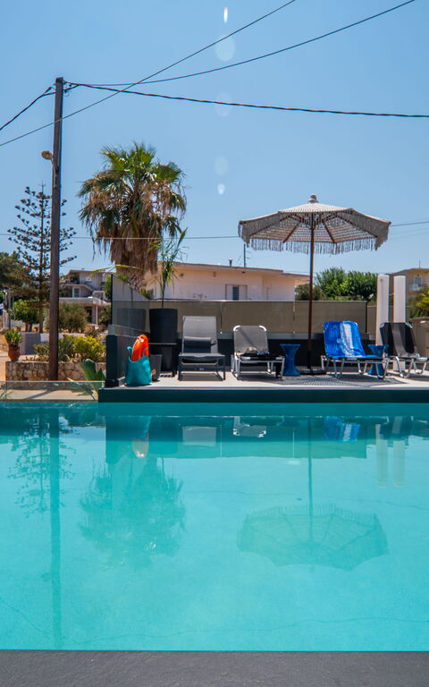 John Residence: pool, Udendørs