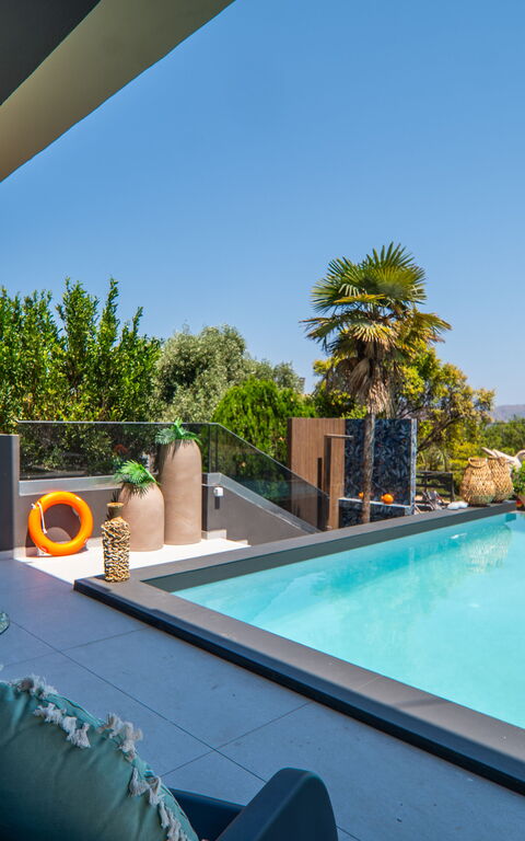 John Residence: pool, Udendørs