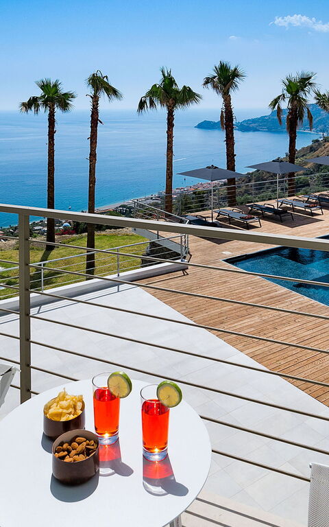 Villa Alexandra: Mad, pool, Udendørs, Udvendige, Visninger