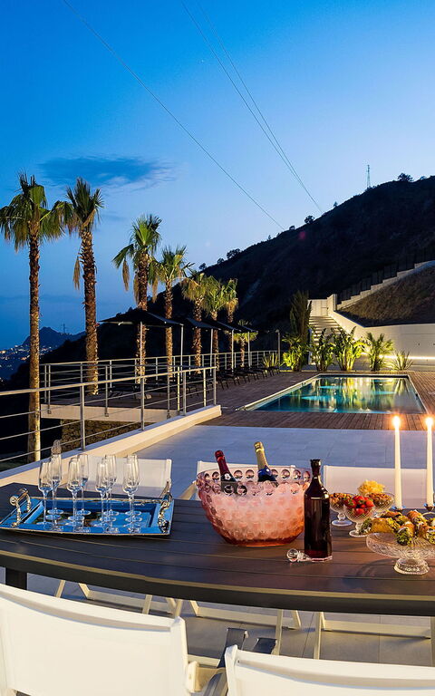 Villa Alexandra: Mad, pool, Udendørs, Udvendige, Visninger