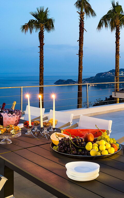 Villa Alexandra: Mad, Udendørs, Udvendige, Visninger