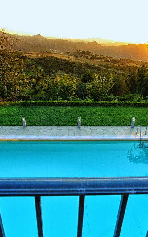 Villa Malu: Have, pool, Udendørs, Udvendige, Visninger