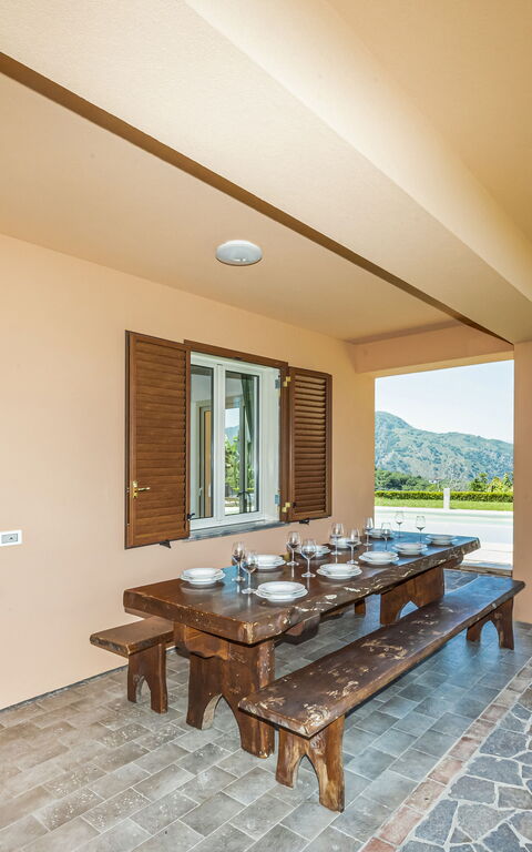 Villa Malu: Have, Udendørs, Udvendige