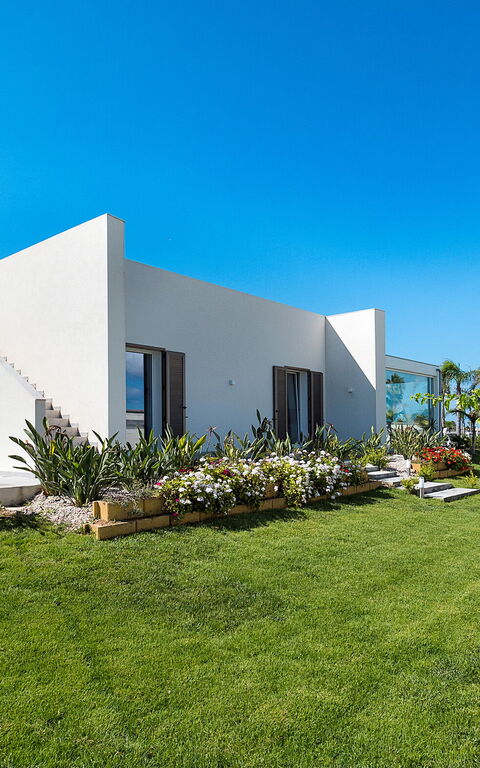 Diantha: Have, Udendørs, Udvendige