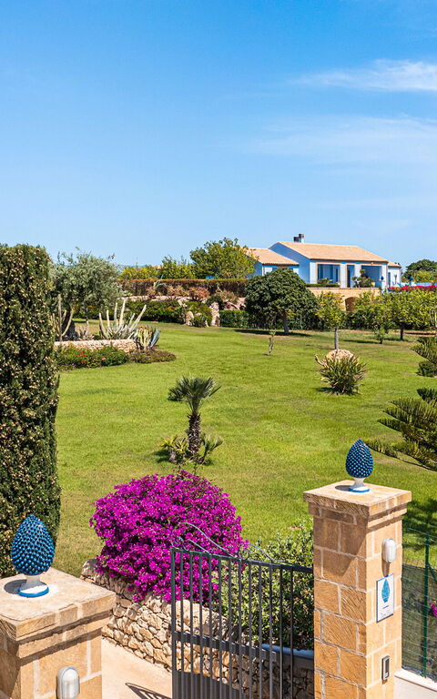 Pigna Blue: Udendørs, Udvendige