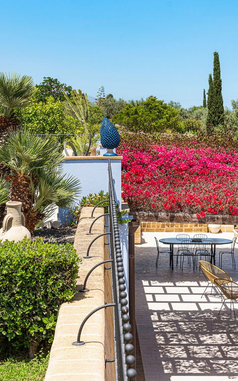 Pigna Blue: Udendørs, Udvendige