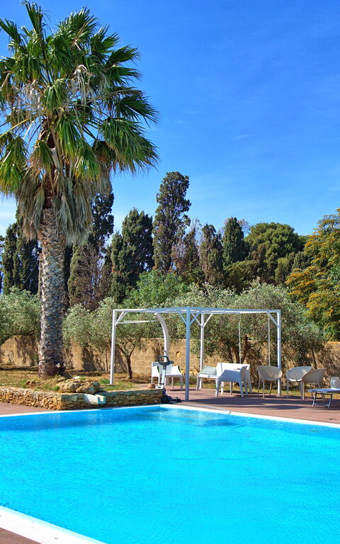 Villa Maraus: Udendørs, Udvendige