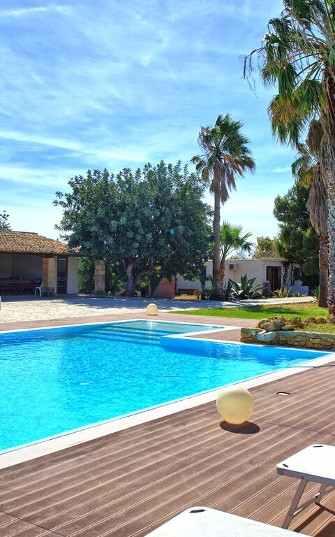 Villa Maraus: Udendørs, Udvendige