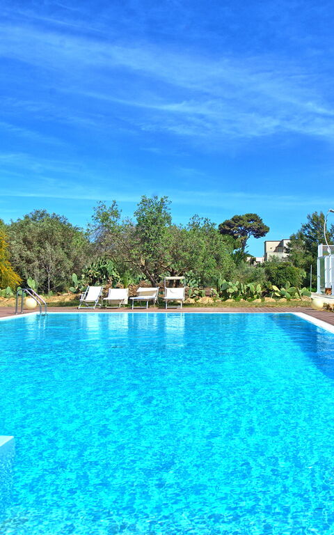 Villa Maraus: Udendørs, Udvendige