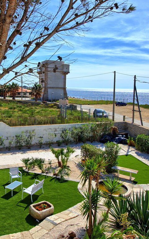 Villa Maraus: Have, Udendørs, Udvendige