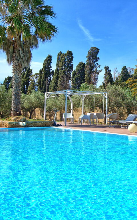 Villa Maraus: Udendørs, Udvendige