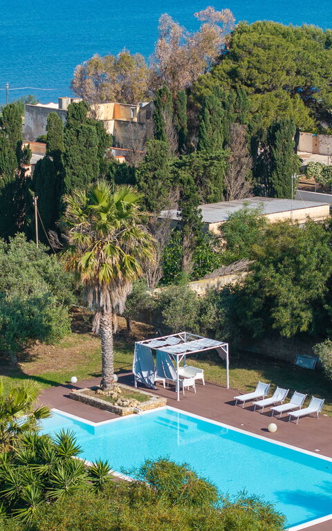 Villa Maraus: Have, pool, Visninger