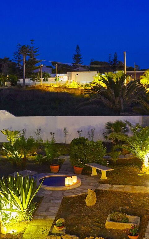 Villa Maraus: Have, Udendørs, Udvendige