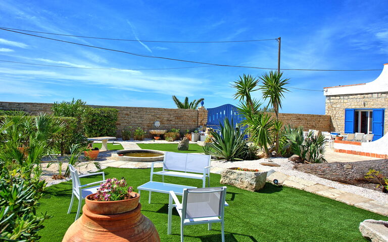 Villa Maraus: Have, Udendørs, Udvendige