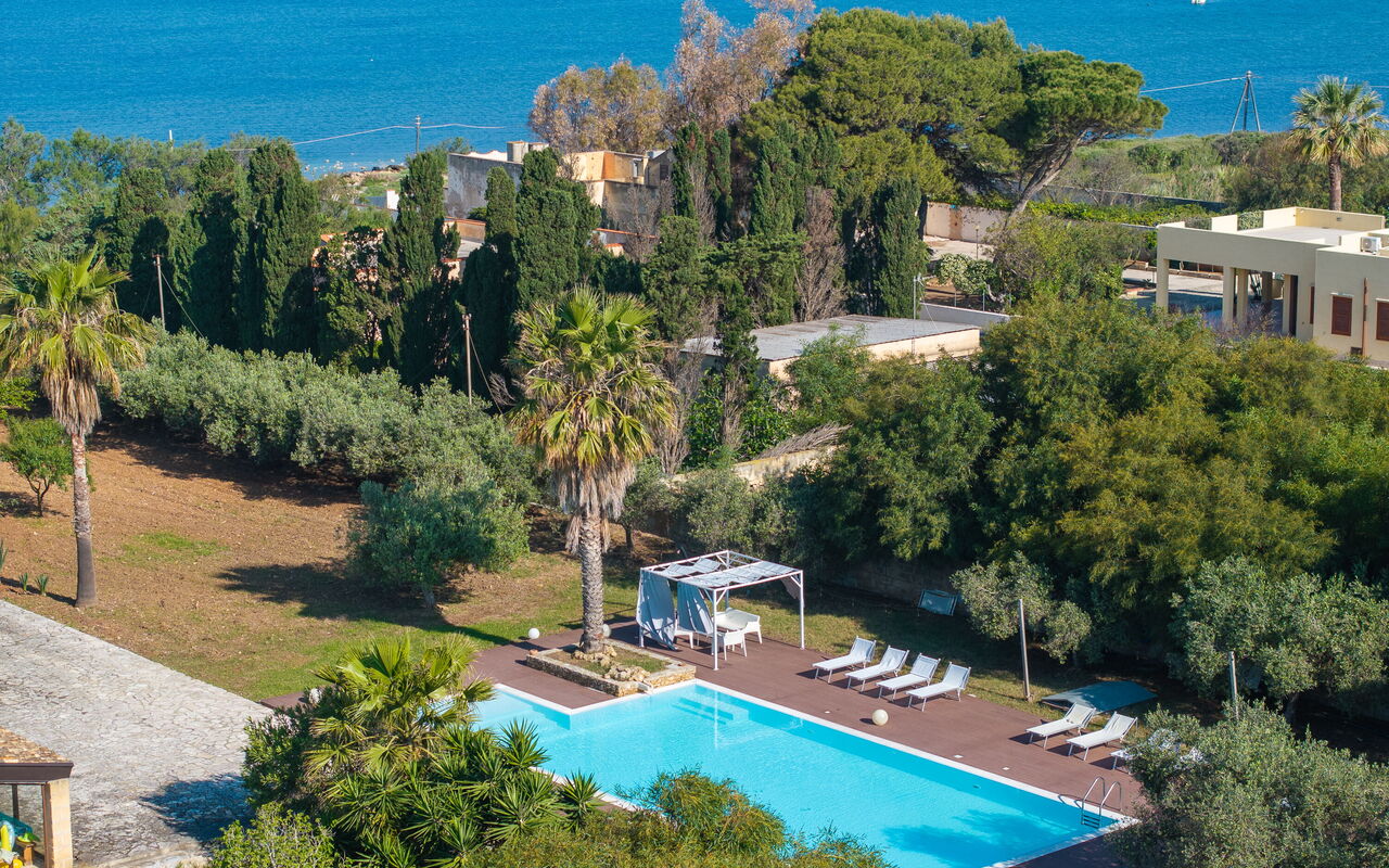Villa Maraus: Have, pool, Visninger