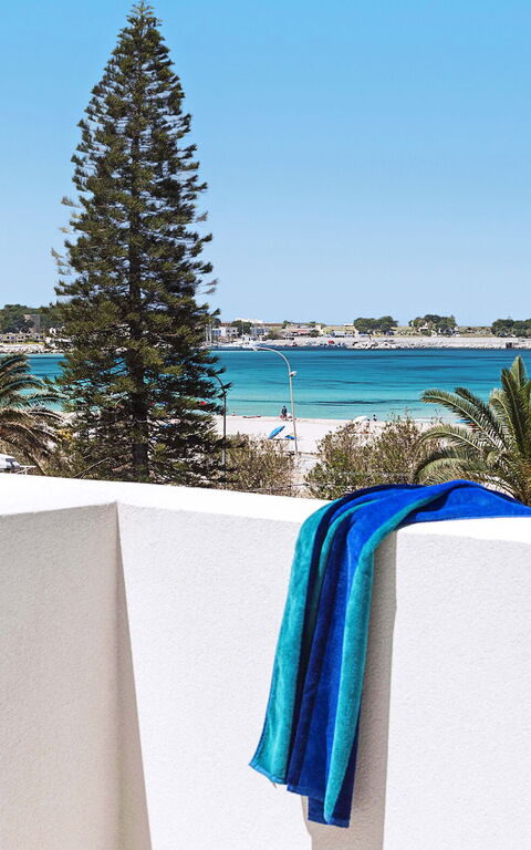 Lisca Bianca: Udendørs, Udvendige