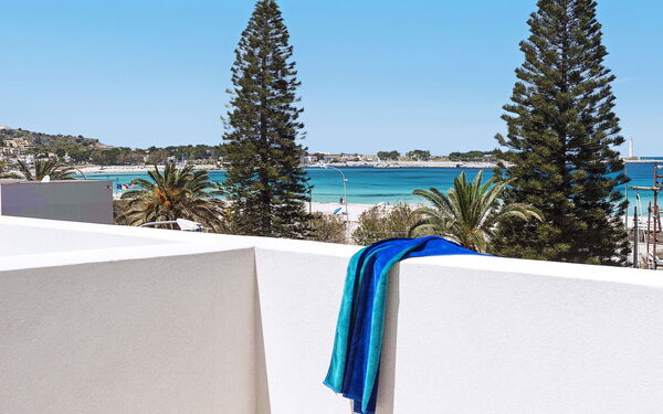 Lisca Bianca: Udendørs, Udvendige