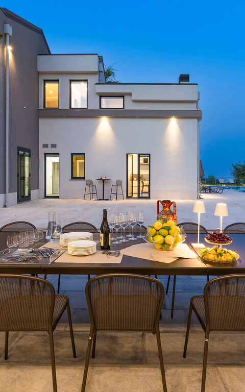 Villa Gianos: Udendørs, Udvendige