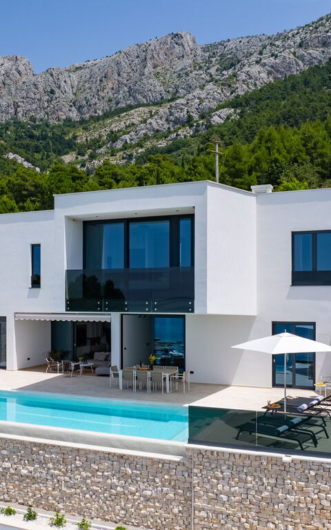 Villa Loma: Altan / terrasse / gårdhave, pool, Udvendige, Visninger