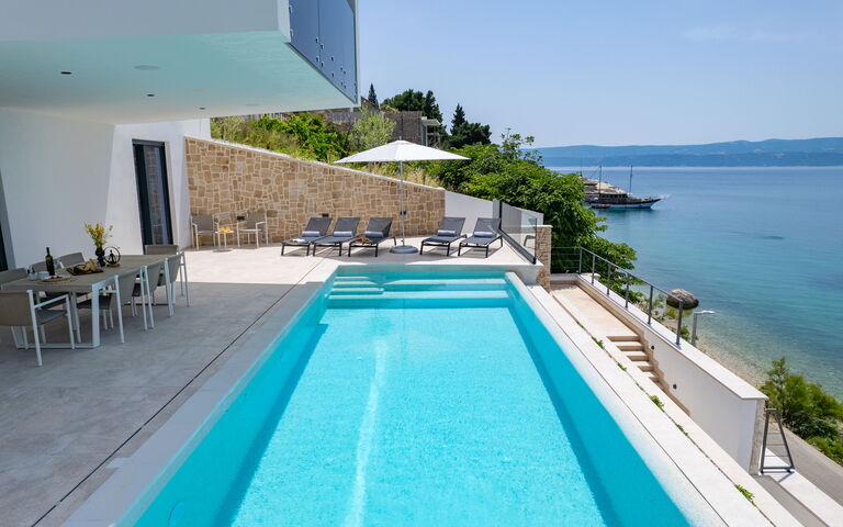 Villa Loma: Altan / terrasse / gårdhave, pool, Udendørs