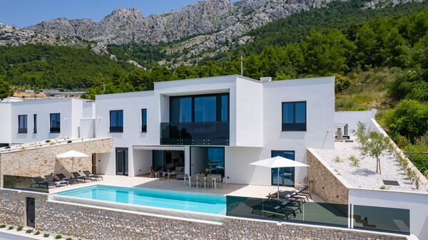 Villa Loma: Altan / terrasse / gårdhave, pool, Udvendige, Visninger