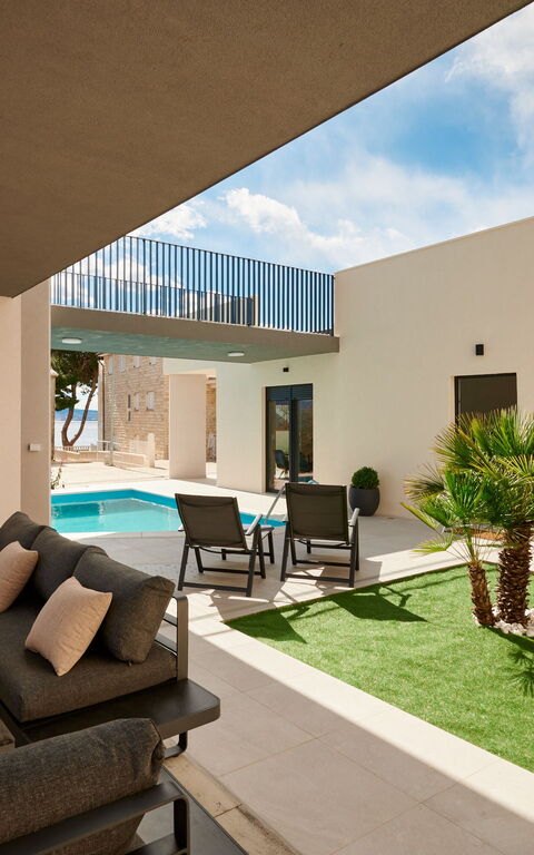 Villa Stella: pool, Udendørs