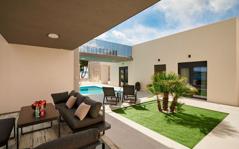 Villa Stella: pool, Udendørs