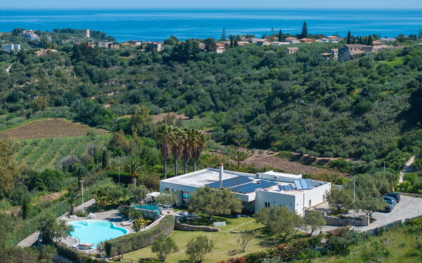 Villa Demetra: Have, pool, Visninger