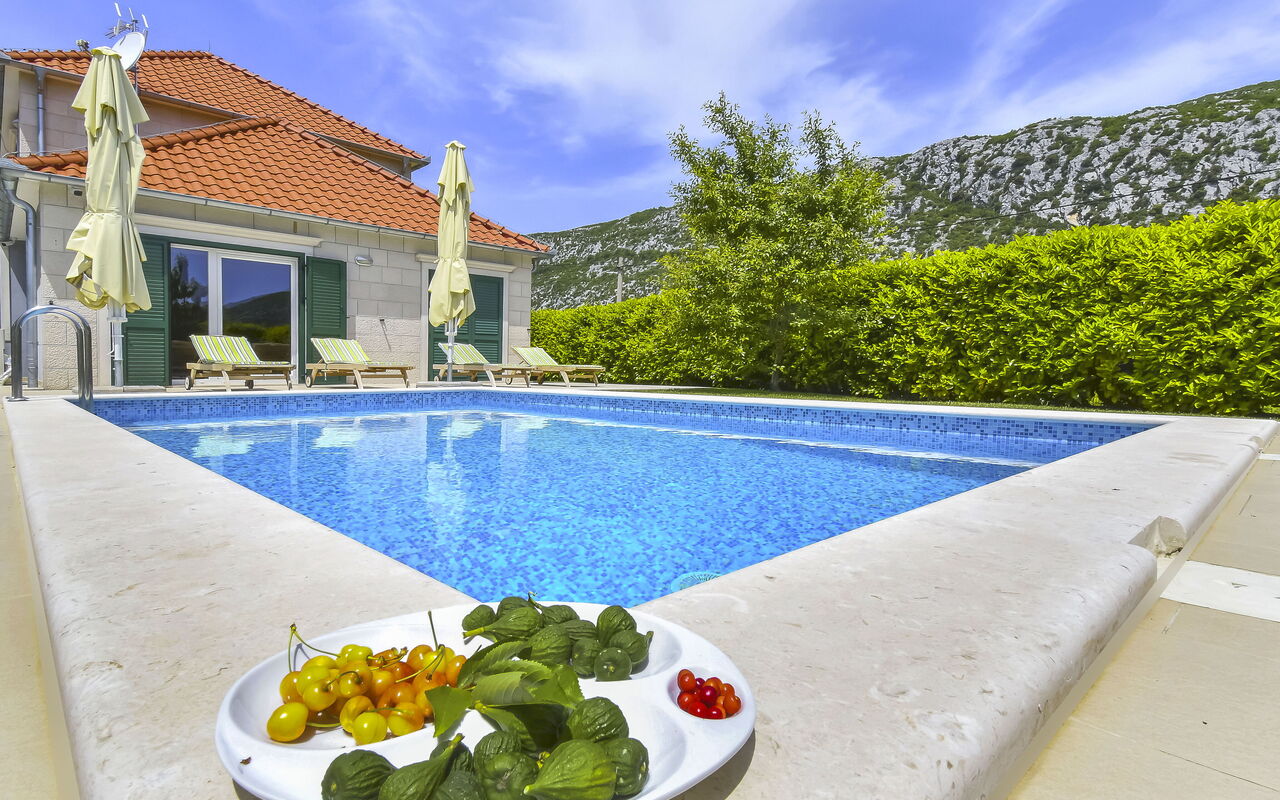 Villa Zupa: Altan / terrasse / gårdhave, pool, Udendørs