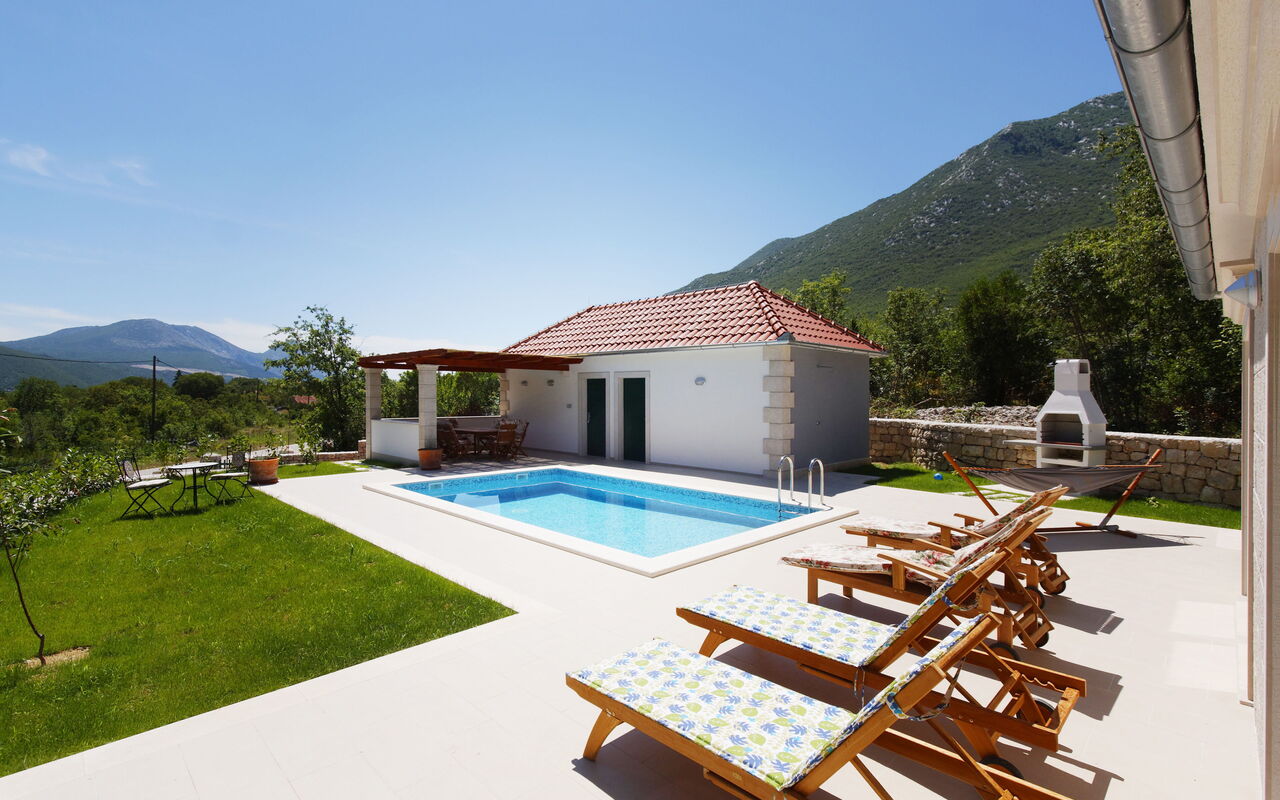 Villa Zupa: Altan / terrasse / gårdhave, Have, pool, Udendørs