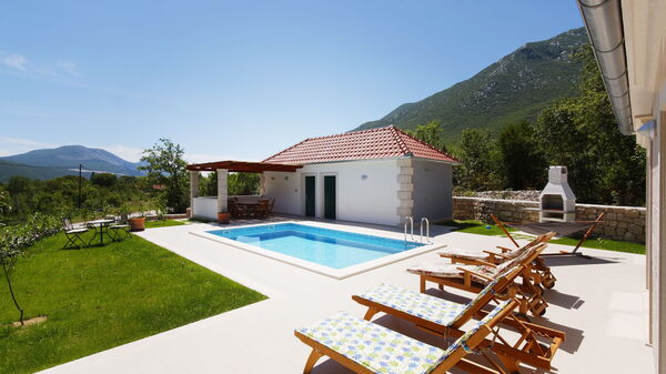 Villa Zupa: Altan / terrasse / gårdhave, Have, pool, Udendørs