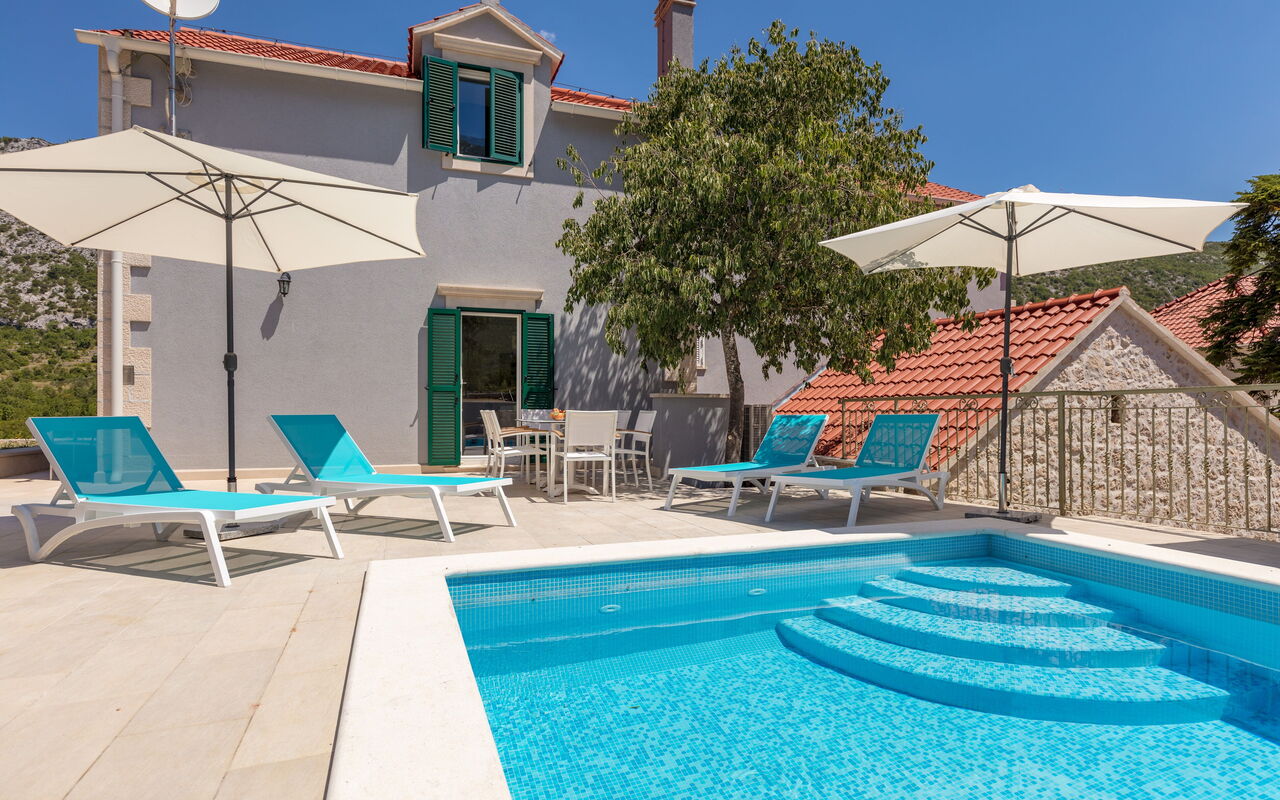 Villa Roglic: pool, Udendørs