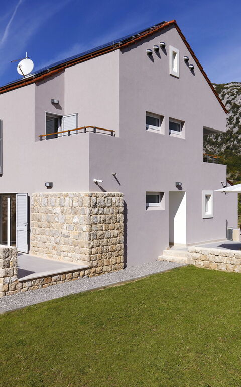 Villa Jure: Have, Udvendige