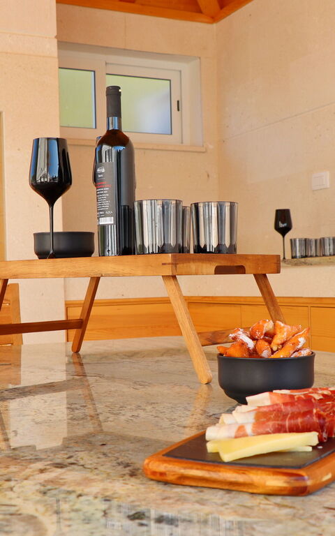 Villa Emerald: Køkken, Udendørs