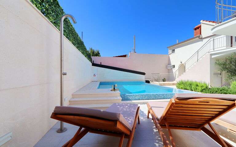 Villa Emerald: pool, Udvendige