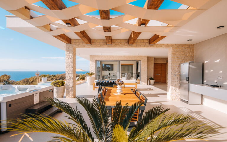 Villa Steropa: Altan / terrasse / gårdhave, boblebad, pool, Udendørs, Udvendige