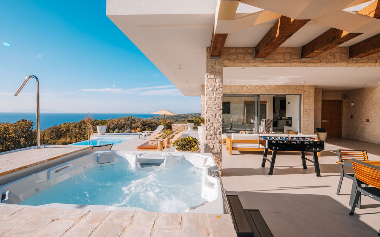 Villa Steropa: Altan / terrasse / gårdhave, boblebad, pool, Udendørs, Udvendige