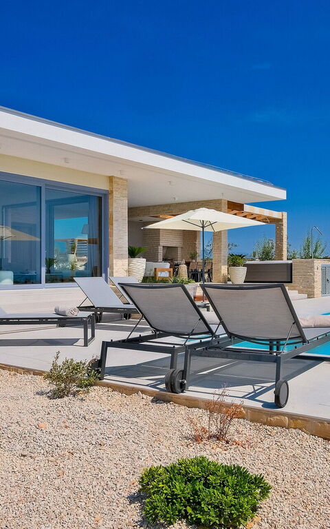 Villa Kelena: Altan / terrasse / gårdhave, Hovedindgang, pool, Udendørs, Udvendige