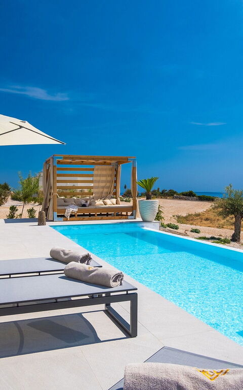 Villa Kelena: Altan / terrasse / gårdhave, pool, Udendørs, Visninger