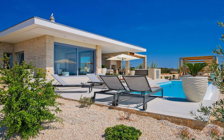 Villa Kelena: Altan / terrasse / gårdhave, Hovedindgang, pool, Udendørs, Udvendige