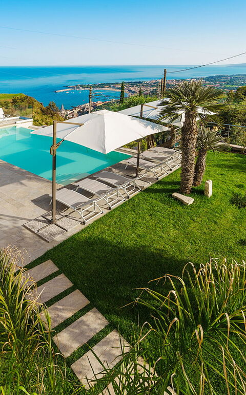 Grand Tour Villa: Have, pool, Udendørs, Udvendige, Visninger