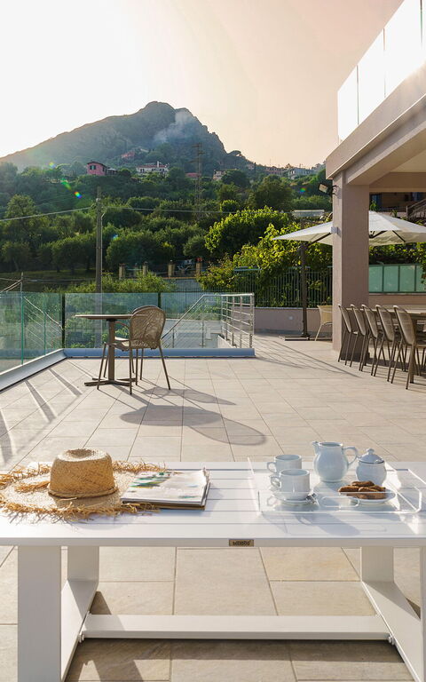 Grand Tour Villa: Udendørs, Udvendige